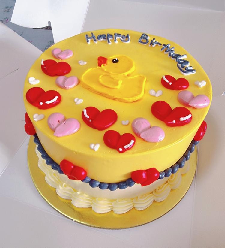 2D Hand Piping Duck Duckie Cake