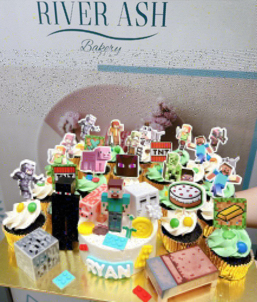 4" mini cake and cupcake platter (Minecraft)