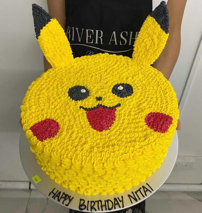Hand piping Classic Pikachu Face Cake