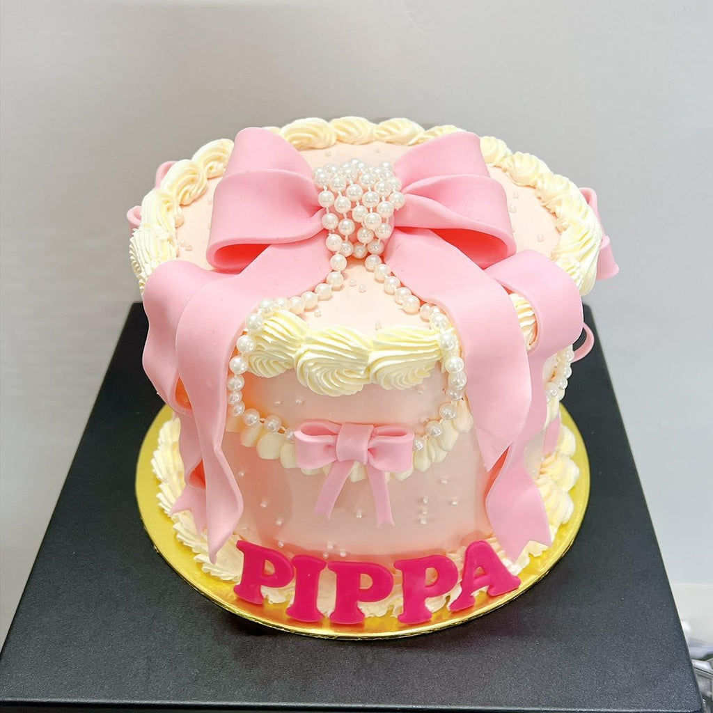 Bow & Pearls Cake