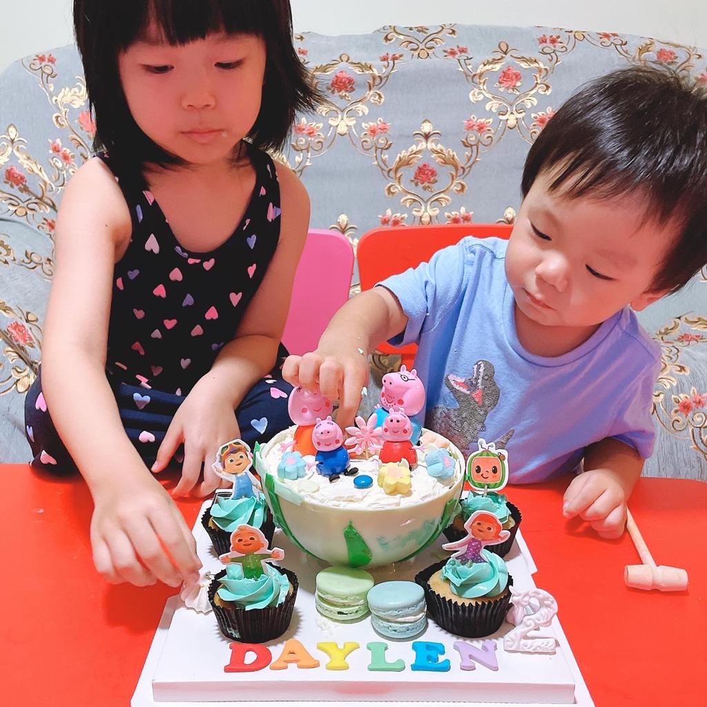 Cocomelon themed Pinata Cake