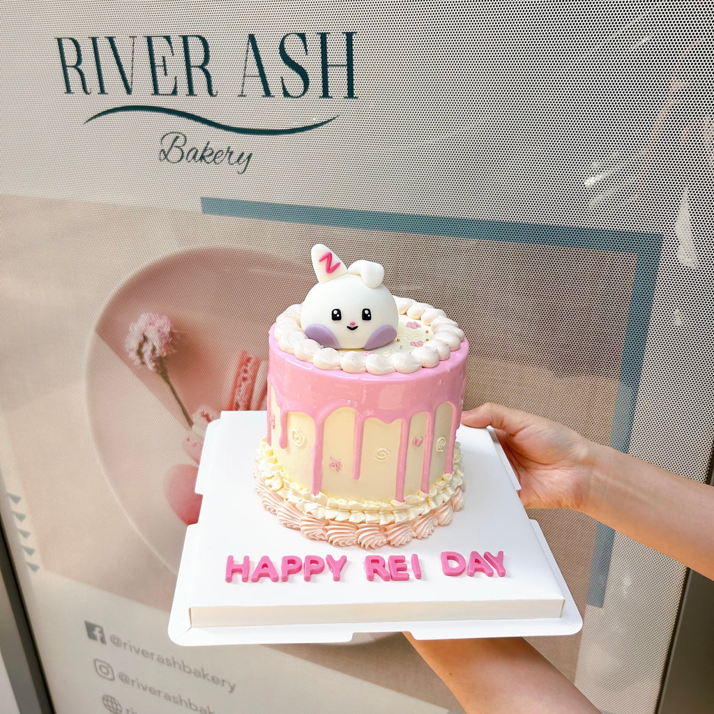 Fondant bunny drip cake