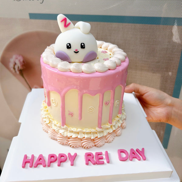 Fondant bunny drip cake