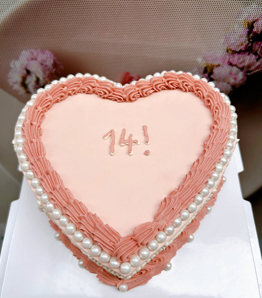 Minimalist Heart shape Vintage Cake