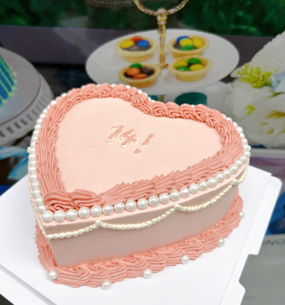 Minimalist Heart shape Vintage Cake