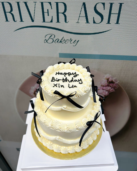 Romantic Vintage Style Ribbon Cake