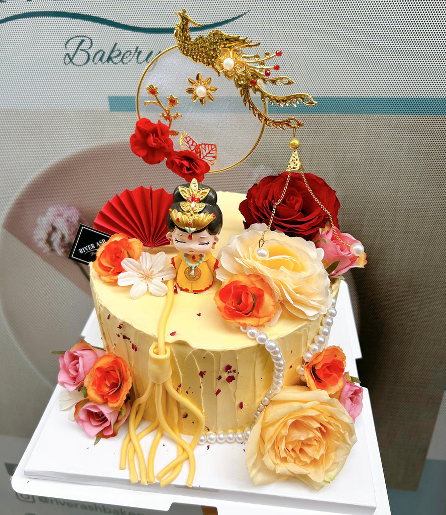 Royal empress Queen Floral cake