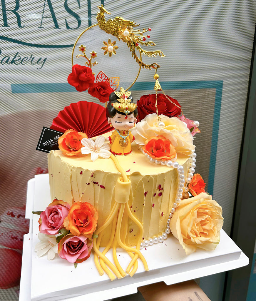 Royal empress Queen Floral cake