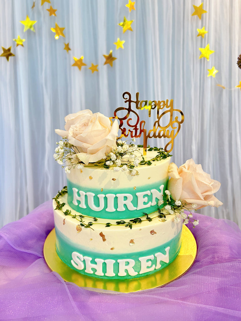 Rustic Floral Roses and Baby's Breath Cake