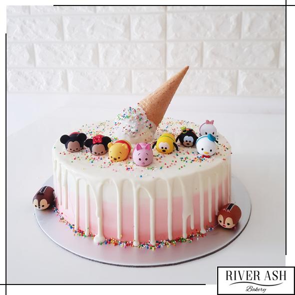 Stacking Tssum Tssum Cone Drip Cake