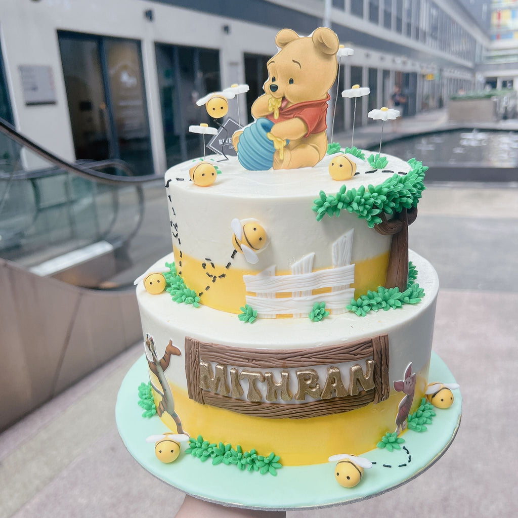 Winnie the pooh & Honey Pot Cake