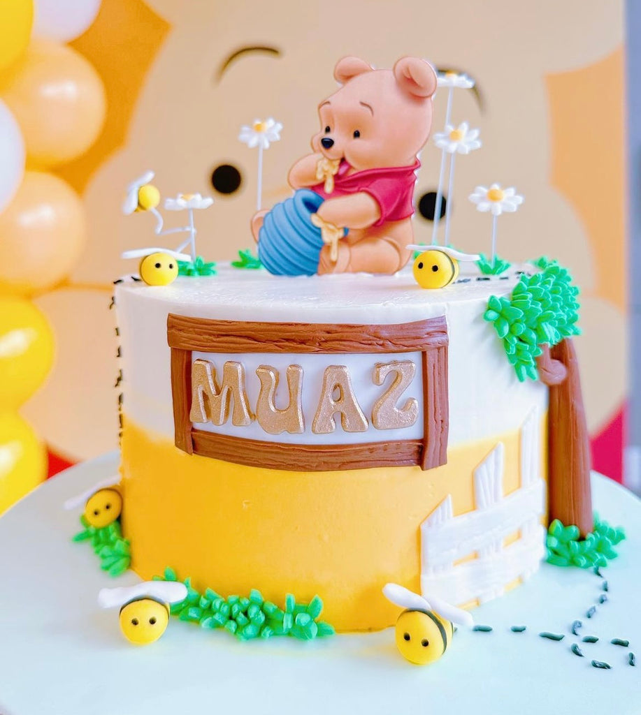 Winnie the pooh & Honey Pot Cake