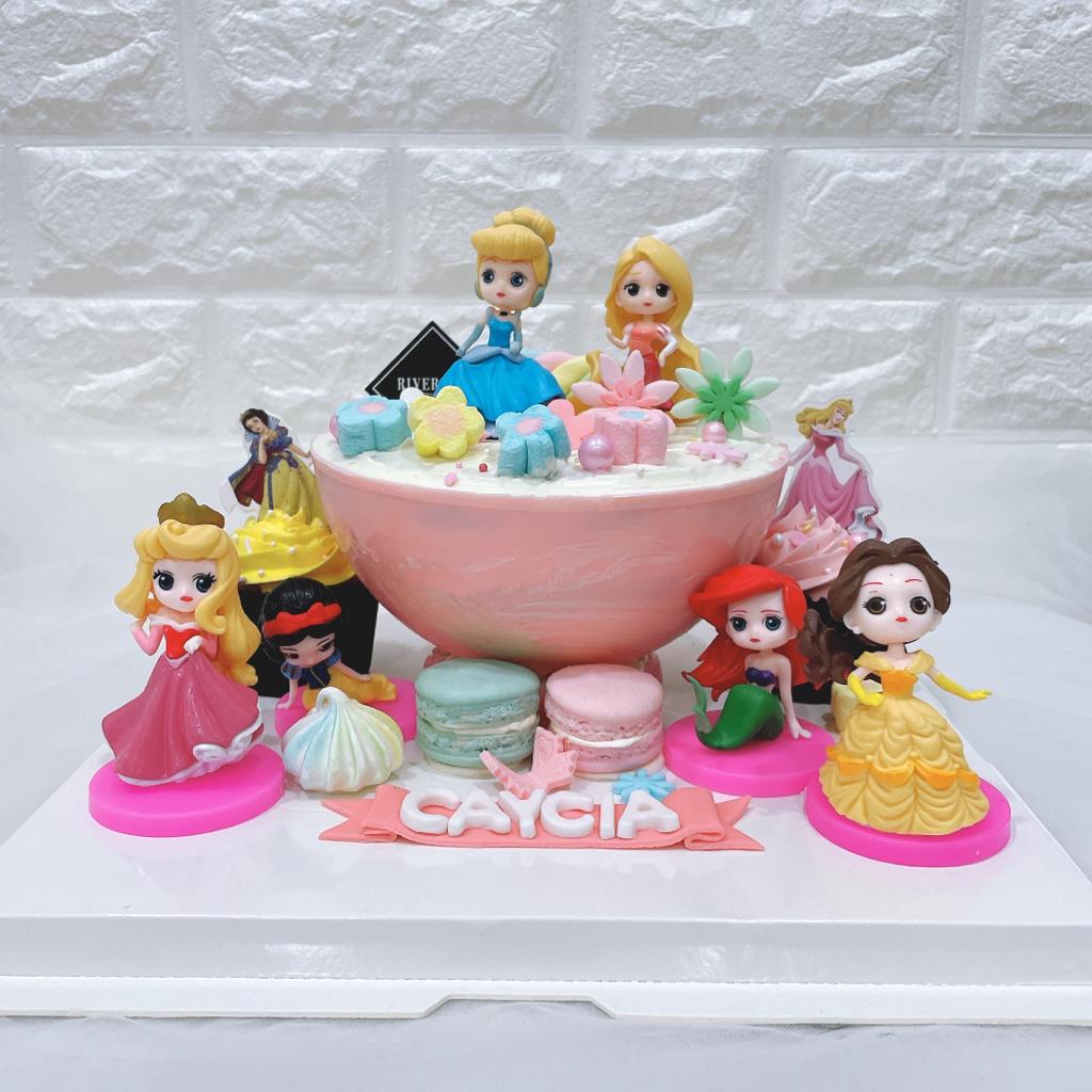 Princesses Wonderland Pinata Cake