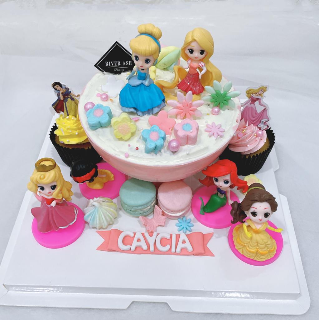 Princesses Wonderland Pinata Cake