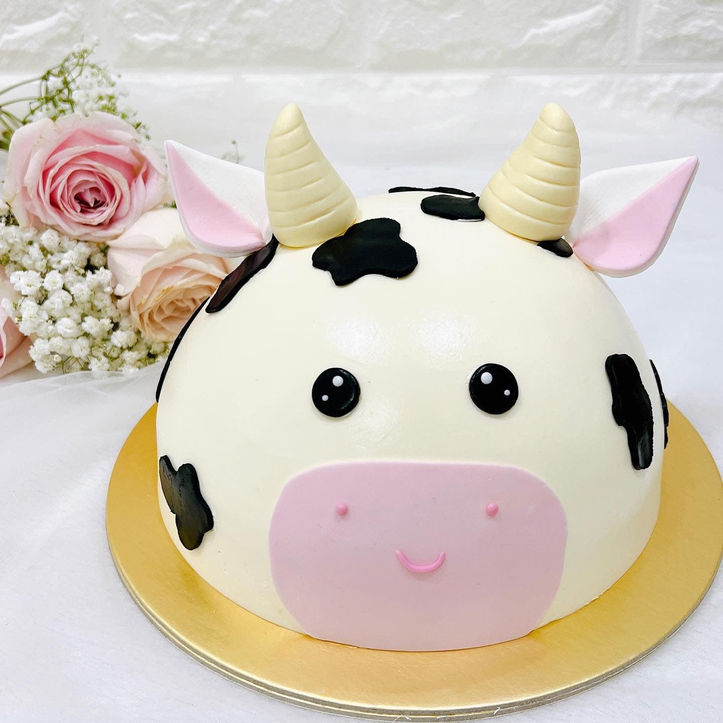 cow cake I made for my son's second birthday. everything is buttercream,  ears are buttercream covered chocolate strawberries. : r/cakedecorating