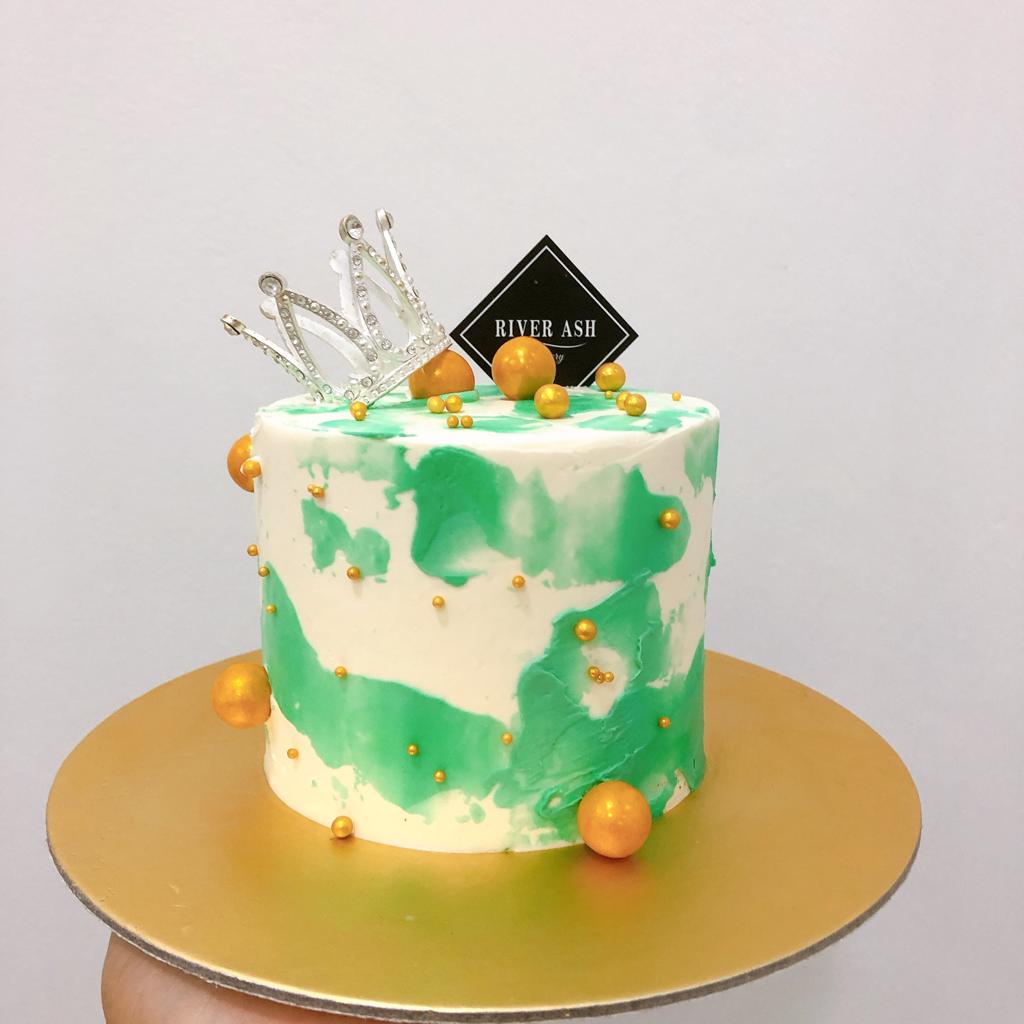 4" tall crown watercolor cake with fairy lights