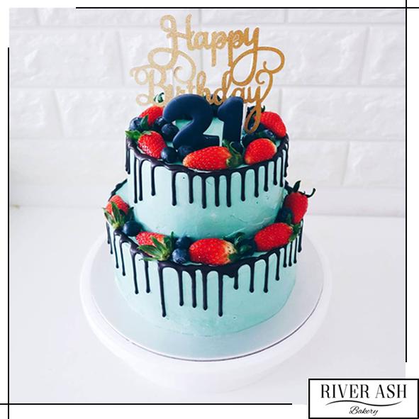 Berries Wreath with Choc Drip Cake