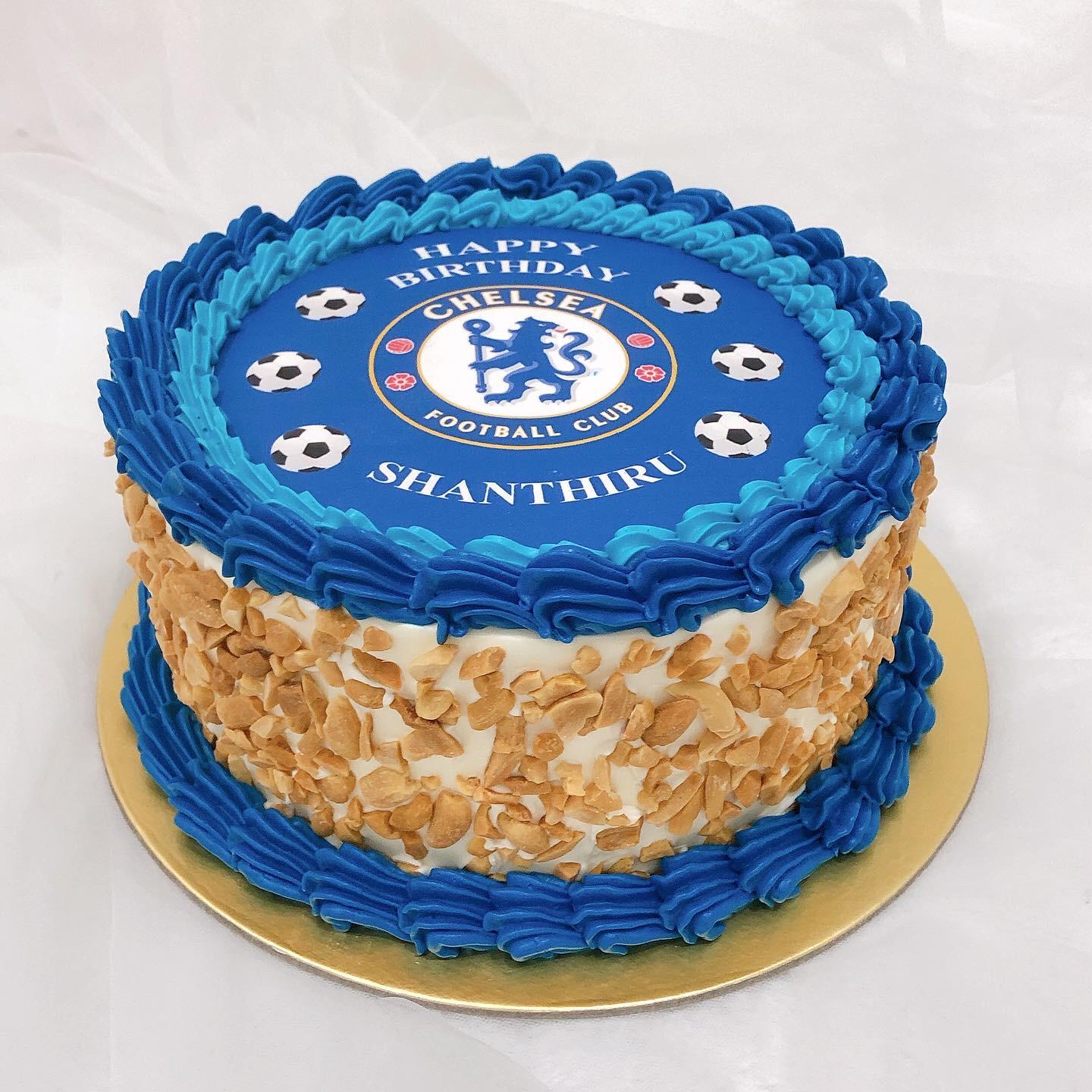 Today is my birthday and my friend decided to surprise me with this Chelsea  Themed Cake  rchelseafc