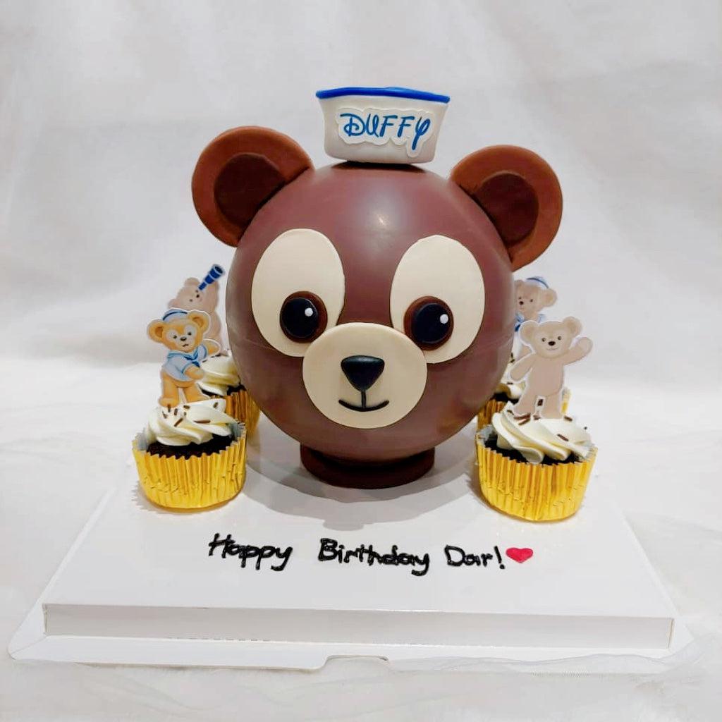Friendly bear Pinata Cake