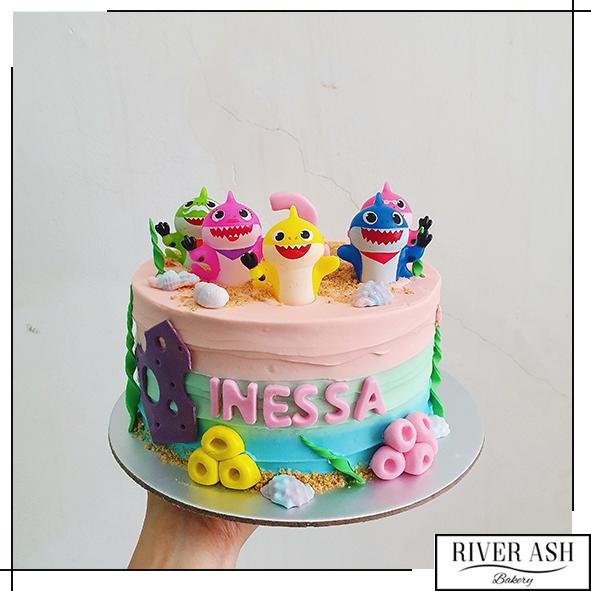 Baby Shark Cake with Edible Sugar Toppers – Pao's cakes