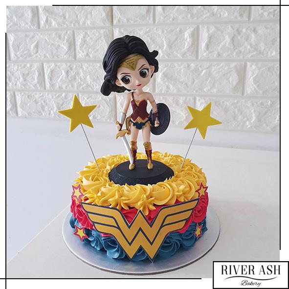 Wonder Woman Cake | Living My Full Life