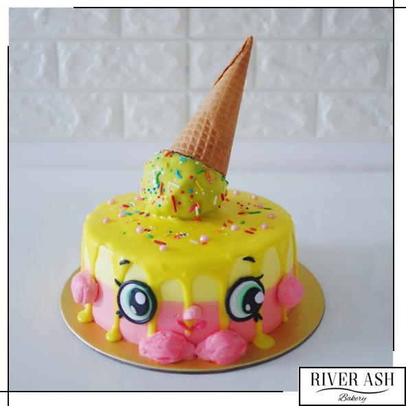 Shopping Character Ice-cream Drip Cake