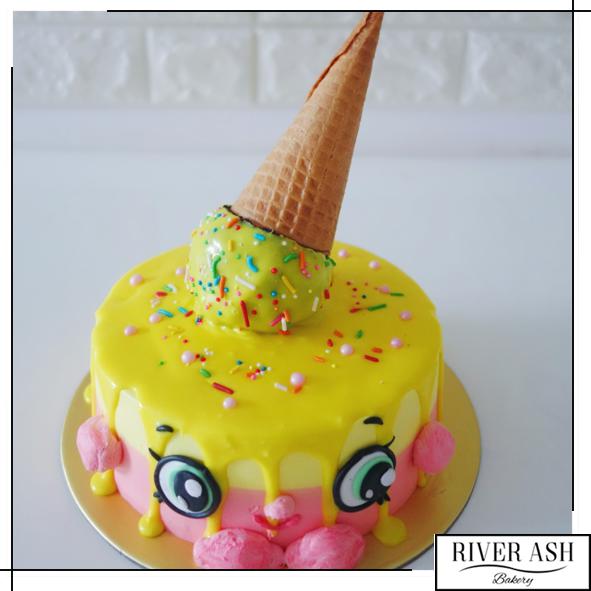 Shopping Character Ice-cream Drip Cake
