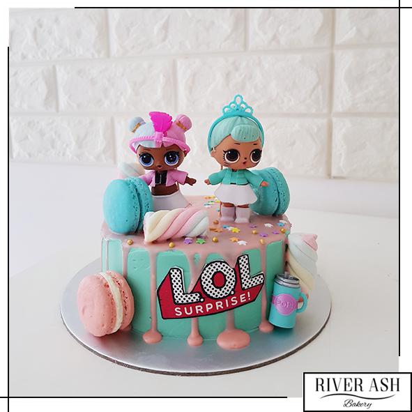 Surprise dolls Cake